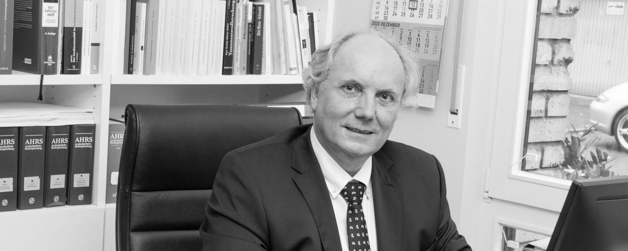 Dr. Thomas Holl Dr. Thomas Holl